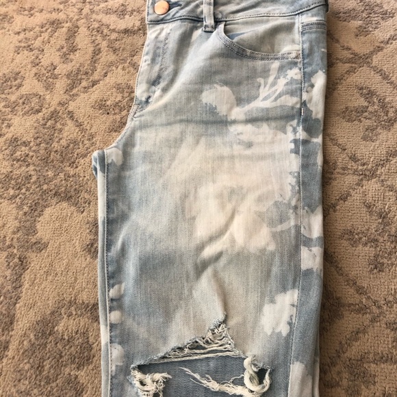American Eagle distressed crop denim - Picture 2 of 2